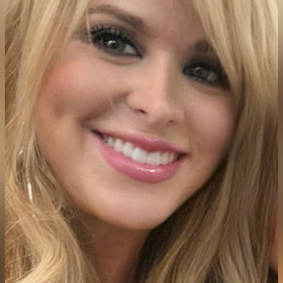 Meet your Posher, Cindy - Picture 3 of 3